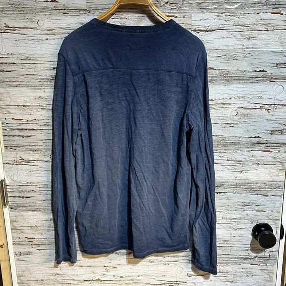 Guess long sleeve fade distressed shirt size large - Picture 6 of 9